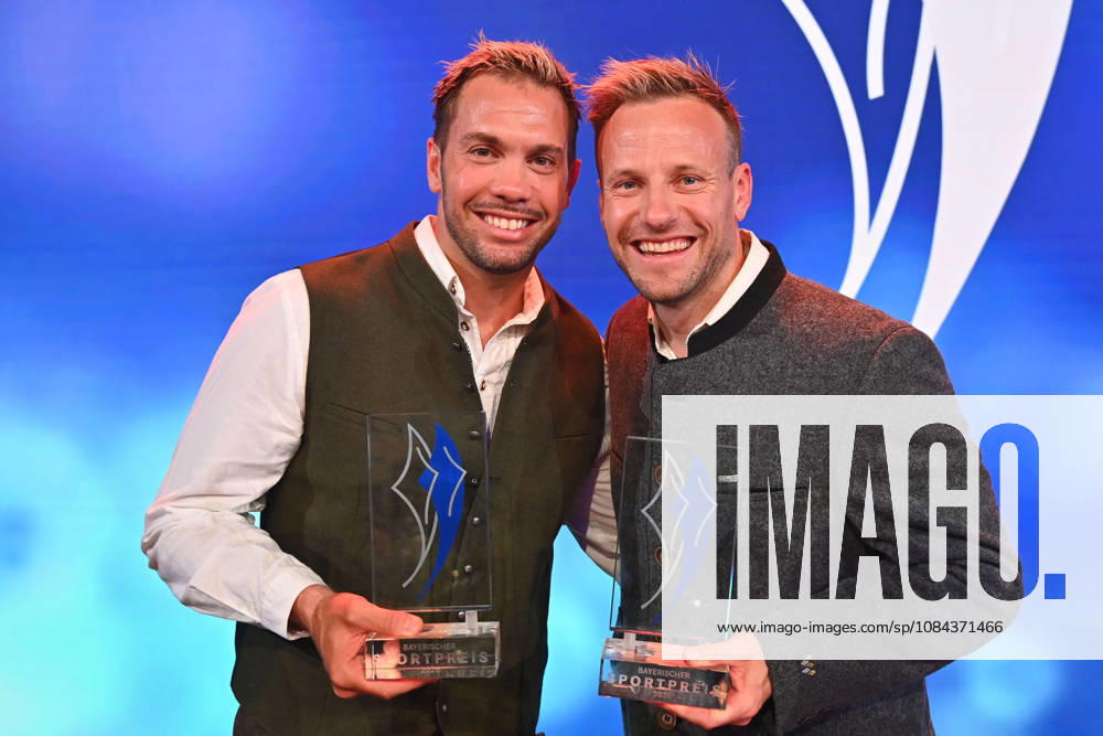 V.li:Tobias Wendl und Tobias Arlt (Rodeln,Doppelsitzer), Bayerischer Sportpreis 2026 in der BMW Welt, Roter Teppich,Red Carpet am 10.10.2026