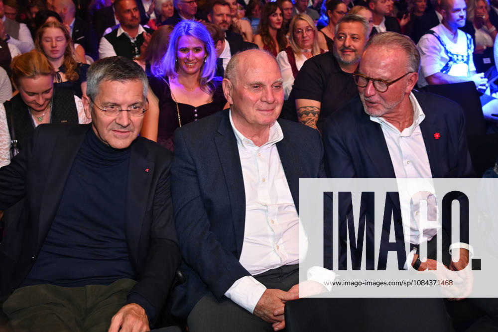 V.li: Herbert HAINER (Praesident Bayern Muenchen),Uli HOENESS (Höness,Ehrenpraesident Bayern Muenchen), Karl Heinz RUMMENIGGE, (ehemaliger Vorstandsvorsitzender) Bayerischer Sportpreis 2026 in der BMW Welt, Roter Teppich,Red Carpet am 10.10.2026