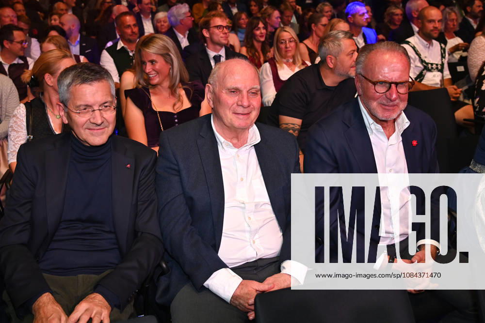 V.li: Herbert HAINER (Praesident Bayern Muenchen),Uli HOENESS (Höness,Ehrenpraesident Bayern Muenchen), Karl Heinz RUMMENIGGE, (ehemaliger Vorstandsvorsitzender) Bayerischer Sportpreis 2026 in der BMW Welt, Roter Teppich,Red Carpet am 10.10.2026