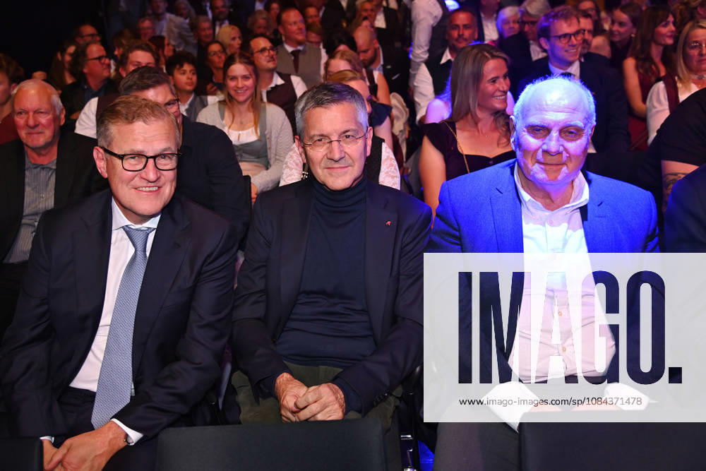 V.li:Jan Christian DREESEN (Vorstandsvorsitzender FCB),Herbert HAINER (Praesident Bayern Muenchen),Uli HOENESS (Höness,Ehrenpraesident Bayern Muenchen), Bayerischer Sportpreis 2026 in der BMW Welt, Roter Teppich,Red Carpet am 10.10.2026