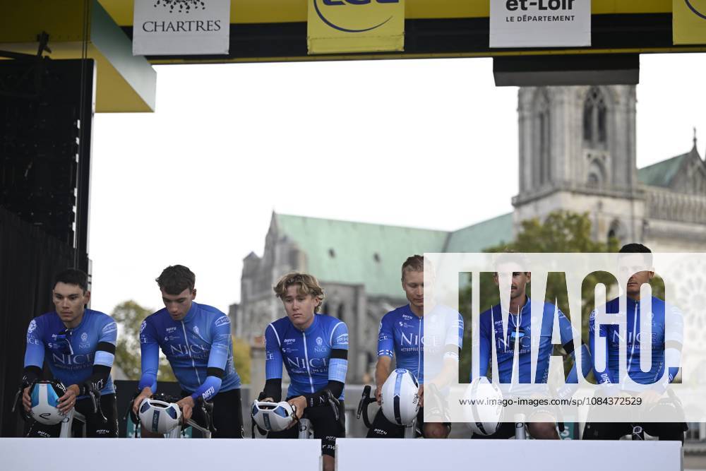 Paris Tours 2026 Cycling Race TOURS, FRANCE - OCTOBER 11 : The Nice Cote d Azur Metropole team observes a minute of silence in memory of Damien Girard during the 120th edition of Paris Tours an UCI ProSeries 1.Pro one day cycling road race for Men Elite of 216.2 km with start in Chartres and finish in Tours on October 11, 2026 in Tours, France, 11 10 2026 ( Motordriver Guy De Vuyst - Tours France