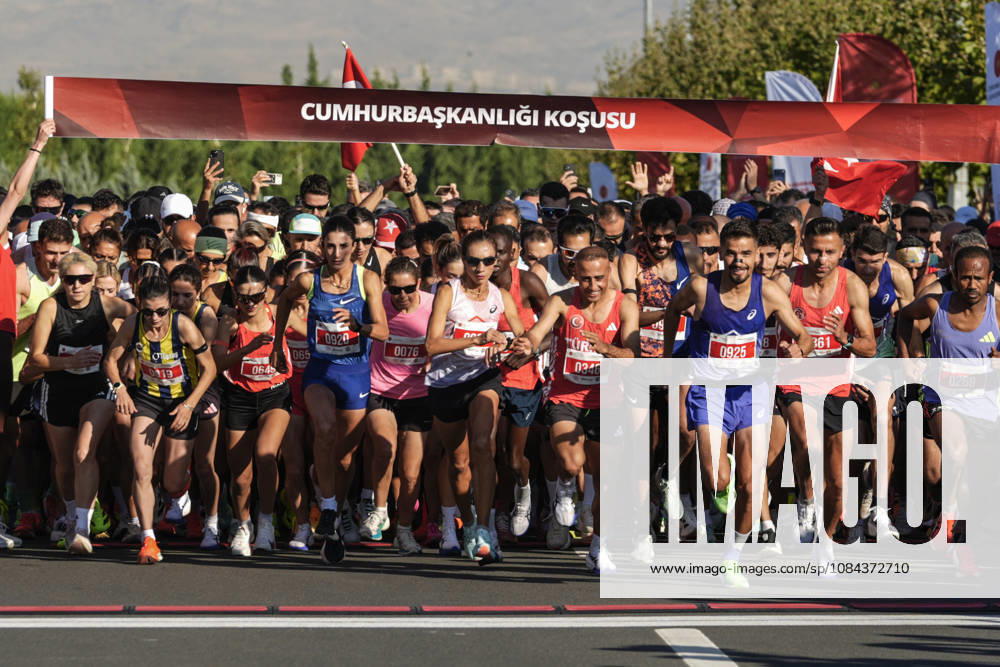 Presidential Run in Ankara ANKARA, TURKIYE - OCTOBER 11: Participants take part in the Presidential Run, organized by the Turkish Athletics Federation, in Ankara, Turkiye, on October 11, 2026. Osmancan Gurdogan Anadolu Ankara Turkey. Editorial use only. Please get in touch for any other usage.