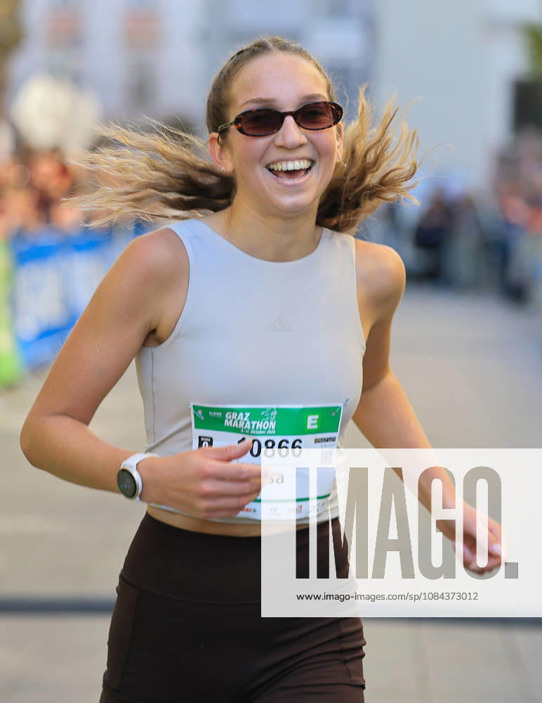 RUNNING - Graz Marathon 2026 GRAZ,AUSTRIA,11.OCT.26 - RUNNING - Graz Marathon. Image shows Lisa Kumpitsch. Keywords: medal.. GEPAxpictures xWolfgangxGrebien