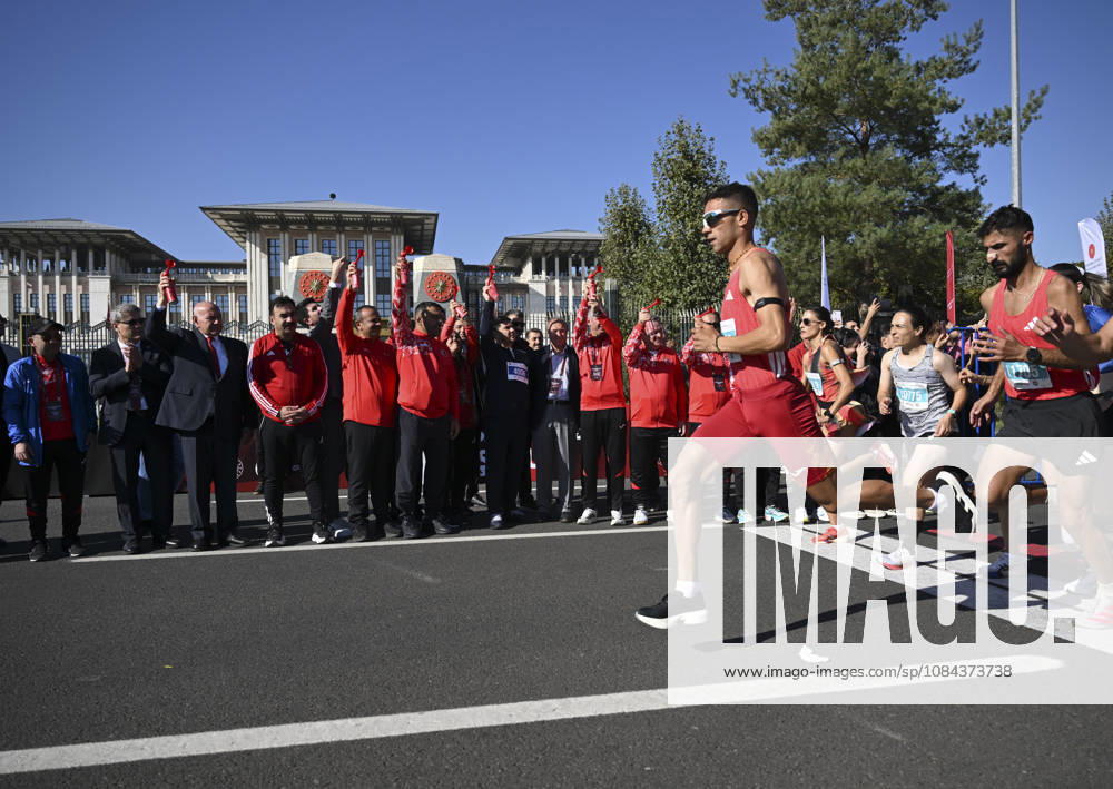 Presidential Run in Ankara ANKARA, TURKIYE - OCTOBER 11: Chief of Cabinet to the Turkish President, Hasan Dogan, Turkish Deputy Minister of Youth and Sports Hamza Yerlikaya, and Turkish Athletics Federation President Ahmet Karadag give the starting signal for the Presidential Run, organized by the Turkish Athletics Federation, in Ankara, Turkiye, on October 11, 2026. Utku Ucrak Anadolu Ankara Turkey. Editorial use only. Please get in touch for any other usage.