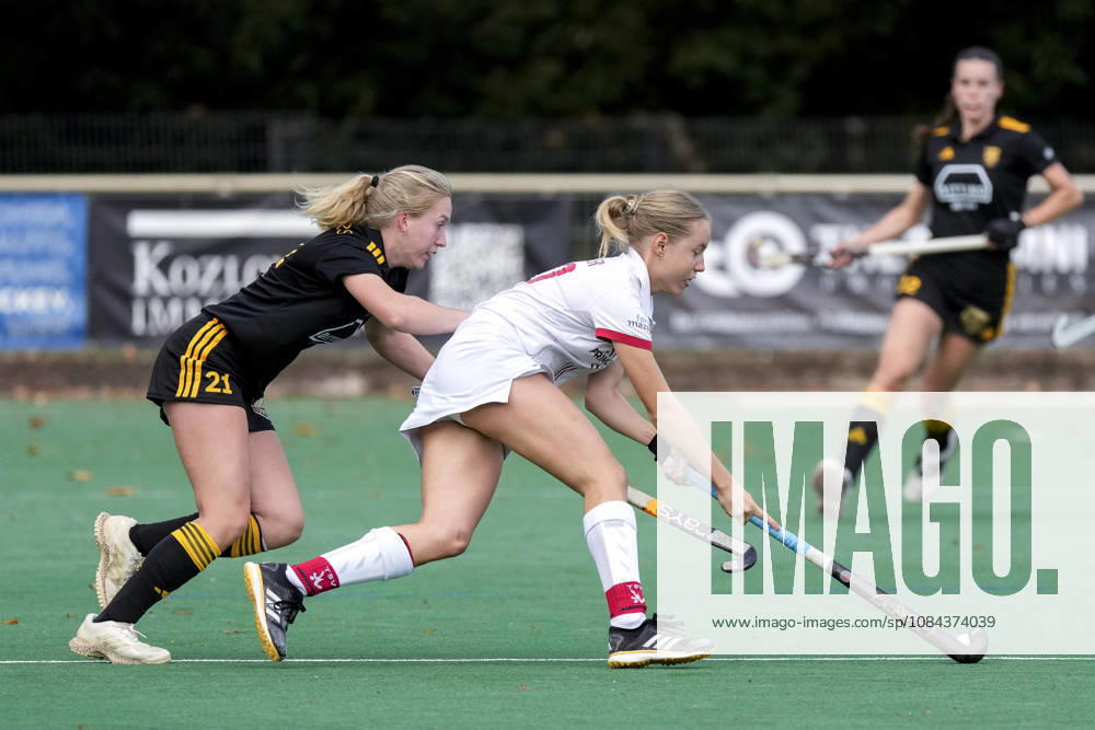 V.li.: Clara Schäfers (HTHC, 21), Marie Sattler (TSVMH, 20), Zweikampf, Spielszene, Duell, duel, tackle, tackling, Dynamik, Action, Aktion, 11.10.2026, Mannheim (Deutschland), Hockey, 1. Bundesliga, Damen, TSV Mannheim - Harvestehuder THC