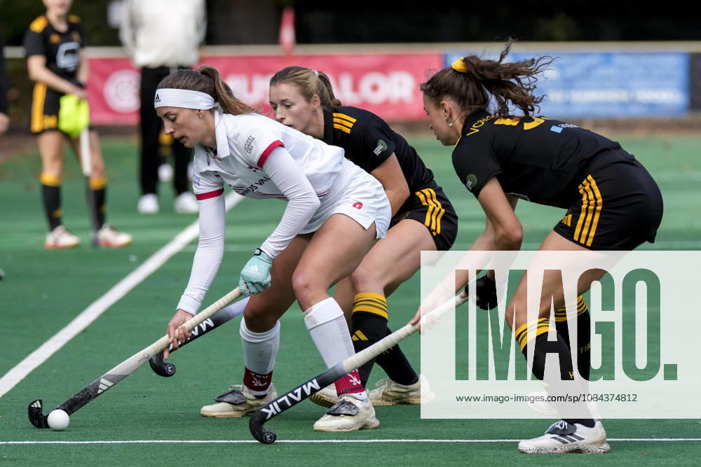 V.li.: Johanna Mühl (TSVMH, 8), Katharina Kiefer (HTHC, 33), Isabel von Gersum (HTHC, 55), Zweikampf, Spielszene, Duell, duel, tackle, tackling, Dynamik, Action, Aktion, 11.10.2026, Mannheim (Deutschland), Hockey, 1. Bundesliga, Damen, TSV Mannheim - Harvestehuder THC