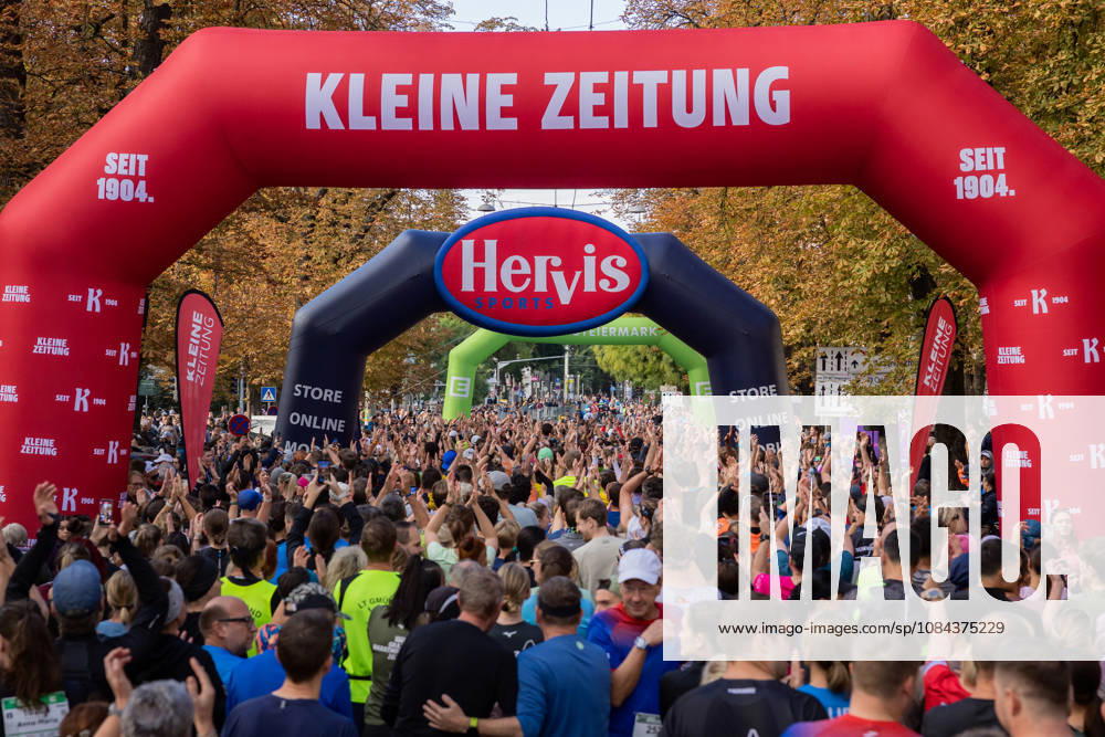 RUNNING - Graz Marathon 2026 GRAZ,AUSTRIA,11.OCT.26 - RUNNING - Graz Marathon. Image shows the start of the quarter marathon. GEPAxpictures xMatthiasxTrinkl