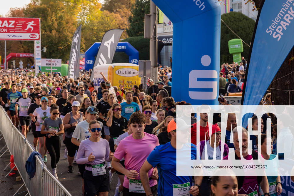 RUNNING - Graz Marathon 2026 GRAZ,AUSTRIA,11.OCT.26 - RUNNING - Graz Marathon. Image shows the start of the quarter marathon. GEPAxpictures xMatthiasxTrinkl