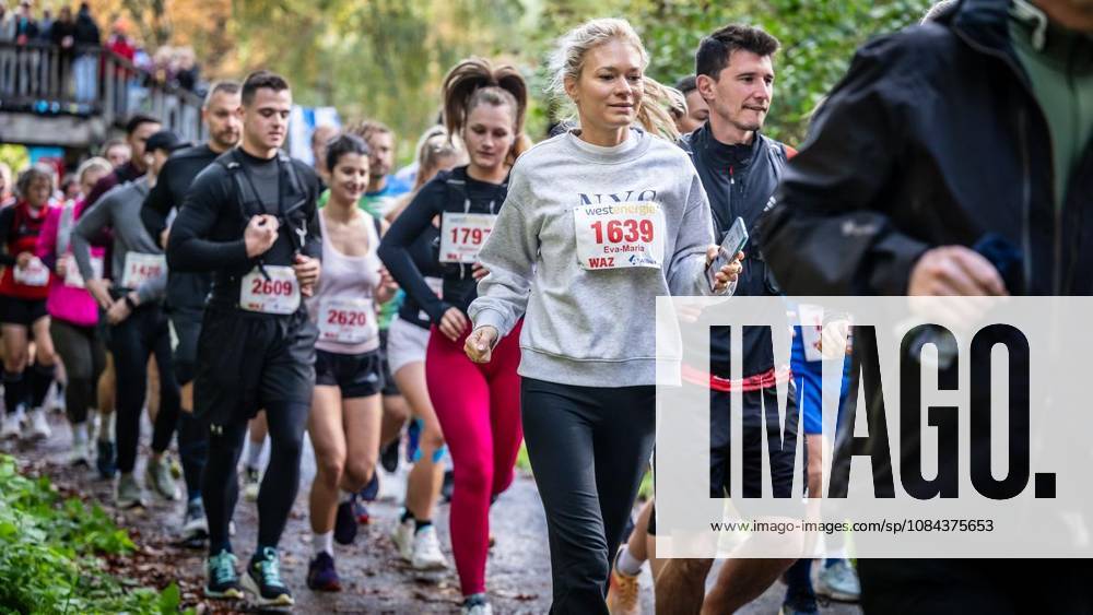 Rund 1800 Läufer begeben sich am Sonntagmorgen, 11.10.2026, im Rahmenprogramm des Mararthons am Baldeneysee auf eine gut 18 Kilometer lange Seerunde. Deutschland NRW Essen