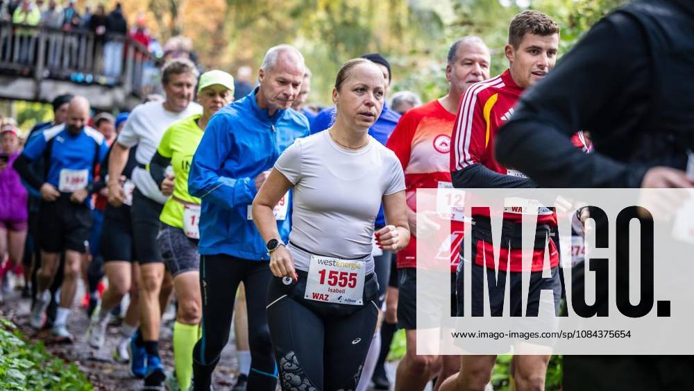 Rund 1800 Läufer begeben sich am Sonntagmorgen, 11.10.2026, im Rahmenprogramm des Mararthons am Baldeneysee auf eine gut 18 Kilometer lange Seerunde. Deutschland NRW Essen