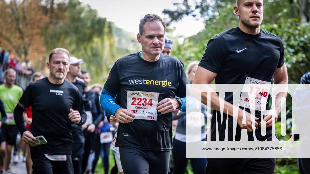 Rund 1800 Läufer begeben sich am Sonntagmorgen, 11.10.2026, im Rahmenprogramm des Mararthons am Baldeneysee auf eine gut 18 Kilometer lange Seerunde. Deutschland NRW Essen