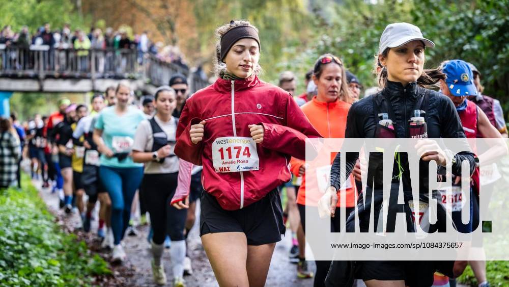 Rund 1800 Läufer begeben sich am Sonntagmorgen, 11.10.2026, im Rahmenprogramm des Mararthons am Baldeneysee auf eine gut 18 Kilometer lange Seerunde. Deutschland NRW Essen