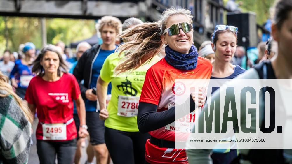 Rund 1800 Läufer begeben sich am Sonntagmorgen, 11.10.2026, im Rahmenprogramm des Mararthons am Baldeneysee auf eine gut 18 Kilometer lange Seerunde. Deutschland NRW Essen