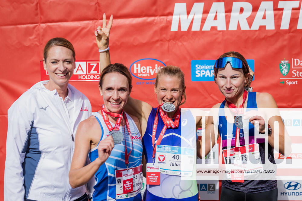 RUNNING - Graz Marathon 2026 GRAZ,AUSTRIA,11.OCT.26 - RUNNING - Graz Marathon. Image shows Xenia Daum (Kleine Zeitung), Susanne Christopharo (AUT), Julia Mayer (AUT) and Ute Pirchan (AUT). Keywords: medal. GEPAxpictures xMatthiasxTrinkl