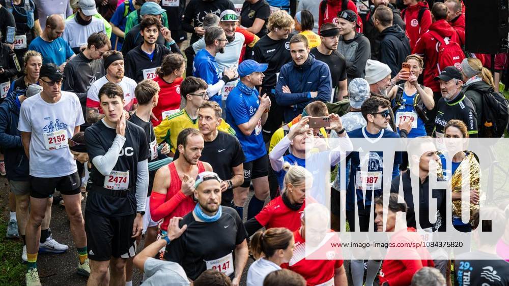 Rund 1800 Läufer begeben sich am Sonntagmorgen, 11.10.2026, im Rahmenprogramm des Mararthons am Baldeneysee auf eine gut 18 Kilometer lange Seerunde. Deutschland NRW Essen