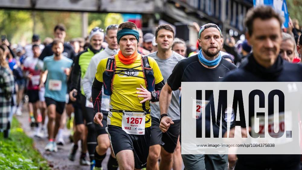 Rund 1800 Läufer begeben sich am Sonntagmorgen, 11.10.2026, im Rahmenprogramm des Mararthons am Baldeneysee auf eine gut 18 Kilometer lange Seerunde. Deutschland NRW Essen