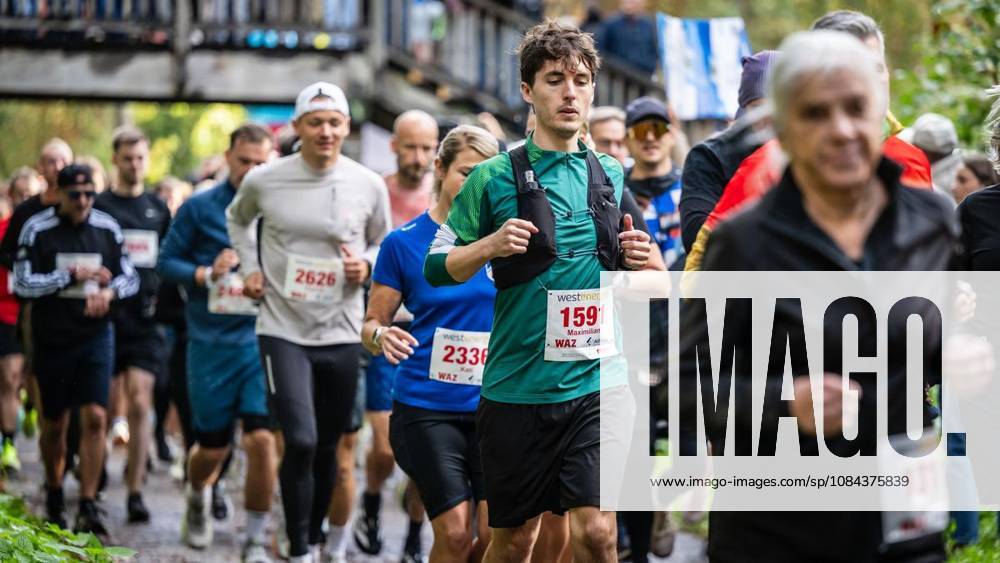 Rund 1800 Läufer begeben sich am Sonntagmorgen, 11.10.2026, im Rahmenprogramm des Mararthons am Baldeneysee auf eine gut 18 Kilometer lange Seerunde. Deutschland NRW Essen