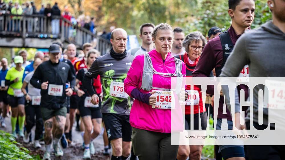 Rund 1800 Läufer begeben sich am Sonntagmorgen, 11.10.2026, im Rahmenprogramm des Mararthons am Baldeneysee auf eine gut 18 Kilometer lange Seerunde. Deutschland NRW Essen