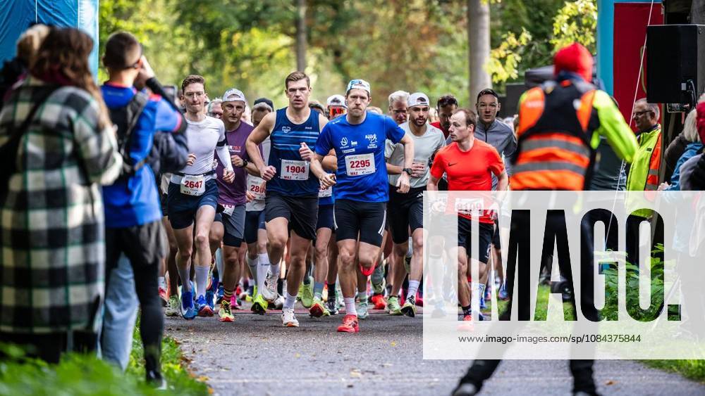 Rund 1800 Läufer begeben sich am Sonntagmorgen, 11.10.2026, im Rahmenprogramm des Mararthons am Baldeneysee auf eine gut 18 Kilometer lange Seerunde. Deutschland NRW Essen