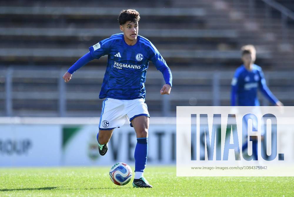 Fußball U19 DFB-Nachwuchsliga - Vorrunde Gruppe H 7.SPIELTAG: Schalke 04 U19 - Fortuna Düsseldorf U19 am 11.10.2026 im Parkstadion in Gelsenkirchen Arian Güzel ( Schalke 04 U19 ) Deutschland Nordrhein-Westfalen Gelsenkirchen