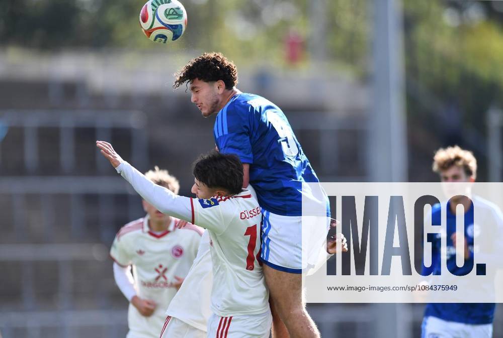 Fußball U19 DFB-Nachwuchsliga - Vorrunde Gruppe H 7.SPIELTAG: Schalke 04 U19 - Fortuna Düsseldorf U19 am 11.10.2026 im Parkstadion in Gelsenkirchen Cem Jamey Tasdelen ( Schalke 04 U19 ), oben - Yalcin Kaan Demirel ( Fortuna Düsseldorf U19 ), unten Deutschland Nordrhein-Westfalen Gelsenkirchen