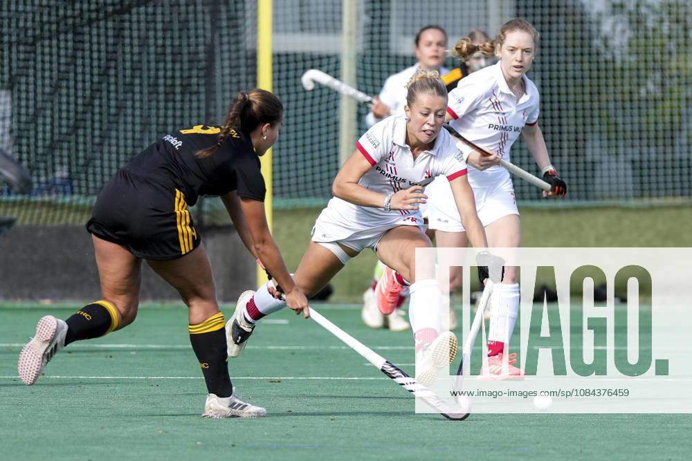 V.li.: Maxi Green (HTHC, 9), Lotte Nafzger (TSVMH, 26), Zweikampf, Spielszene, Duell, duel, tackle, tackling, Dynamik, Action, Aktion, 11.10.2026, Mannheim (Deutschland), Hockey, 1. Bundesliga, Damen, TSV Mannheim - Harvestehuder THC