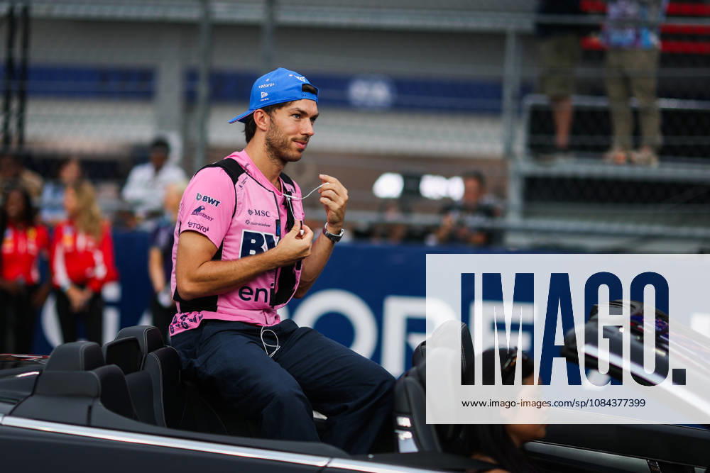 F1 - SINGAPORE GRAND PRIX 2026 drivers parade GASLY Pierre (fra), Alpine F1 Team A526, portrait during the 2026 Formula 1 Singapore Grand Prix, 17th round of the 2026 Formula One World Championship, WM, Weltmeisterschaft from October 9 to 11, 2026 on the Marina Bay Street Circuit, in Singapore, Singapore - SingaporeSingapore