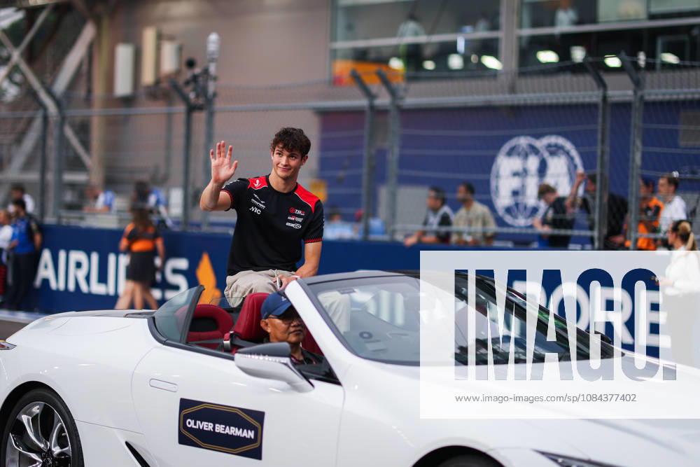 F1 - SINGAPORE GRAND PRIX 2026 drivers parade drivers parade BEARMAN Ollie Oliver (gbr), TGR Haas F1 Team VF-26, portrait during the 2026 Formula 1 Singapore Grand Prix, 17th round of the 2026 Formula One World Championship, WM, Weltmeisterschaft from October 9 to 11, 2026 on the Marina Bay Street Circuit, in Singapore, Singapore - SingaporeSingapore