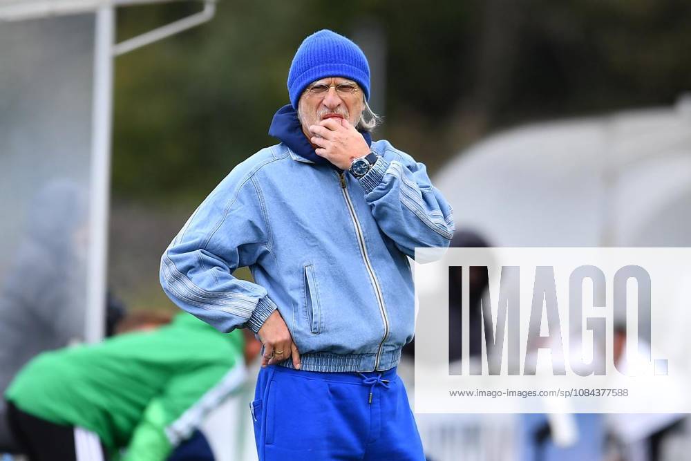 Fußball U19 DFB-Nachwuchsliga - Vorrunde Gruppe H 7.SPIELTAG: Schalke 04 U19 - Fortuna Düsseldorf U19 am 11.10.2026 im Parkstadion in Gelsenkirchen Norbert Elgert ( Trainer Schalke 04 U19 ) Deutschland Nordrhein-Westfalen Gelsenkirchen