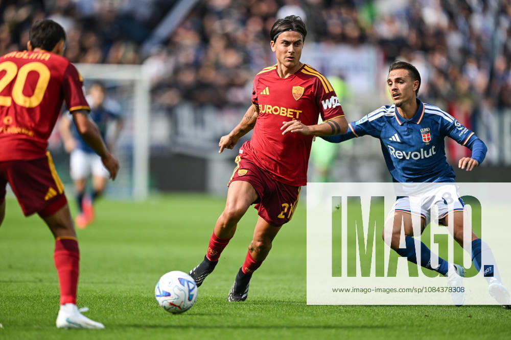 Paulo Dybala of AS Roma in action during the Serie A soccer match between Como Calcio and AS Roma at the Giuseppe Sinigaglia stadium in Como, north Italy - October 11, 2026 - Soccer.