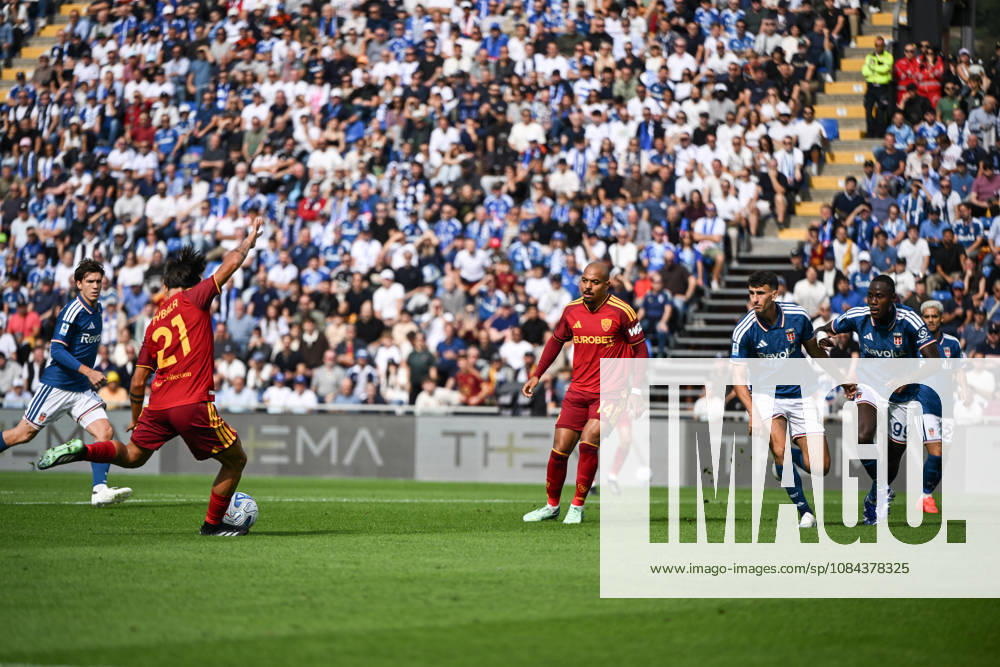 Paulo Dybala of AS Roma in action during the Serie A soccer match between Como Calcio and AS Roma at the Giuseppe Sinigaglia stadium in Como, north Italy - October 11, 2026 - Soccer.