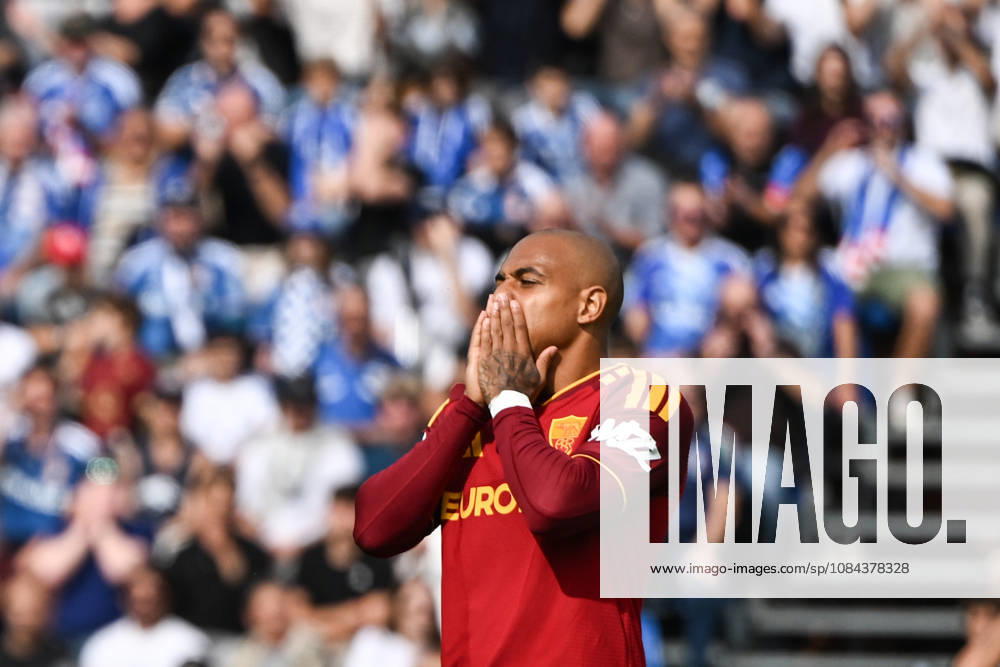 Donyell Malen of AS Roma react during the Serie A soccer match between Como Calcio and AS Roma at the Giuseppe Sinigaglia stadium in Como, north Italy - October 11, 2026 - Soccer.