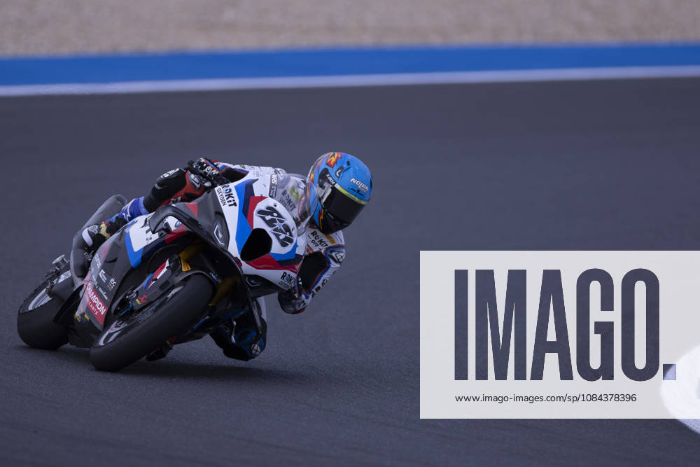 ESTORIL, PORTUGAL - OCTOBER 11: Miguel Oliveira of Portugal and Rokit BMW Motored WorldSBK Team competes during the Superpole Race during day three of the World Superbikes Estoril Round at Circuito Estoril on October 11, 2026 in Estoril, Portugal Cascais Portugal - ZUMAl192 20261011_zsp_l192_009