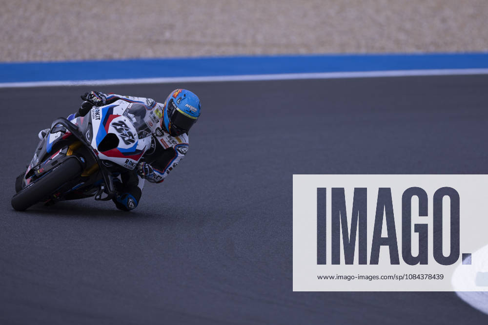 ESTORIL, PORTUGAL - OCTOBER 11: Miguel Oliveira of Portugal and Rokit BMW Motored WorldSBK Team competes during the Superpole Race during day three of the World Superbikes Estoril Round at Circuito Estoril on October 11, 2026 in Estoril, Portugal Cascais Portugal - ZUMAl192 20261011_zsp_l192_013