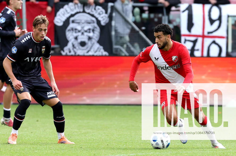 UTRECHT - FC Utrecht midfielder Oualid Agougil with Willem II midfielder Uriel van Aalst during the Vriendenloterij Eredivisie match between FC Utrecht and Willem II at Stadion Galgenwaard on 11 October 2026 in Utrecht, Nederland. PETER LOUS EYE4IMAGES DeFodi Images -