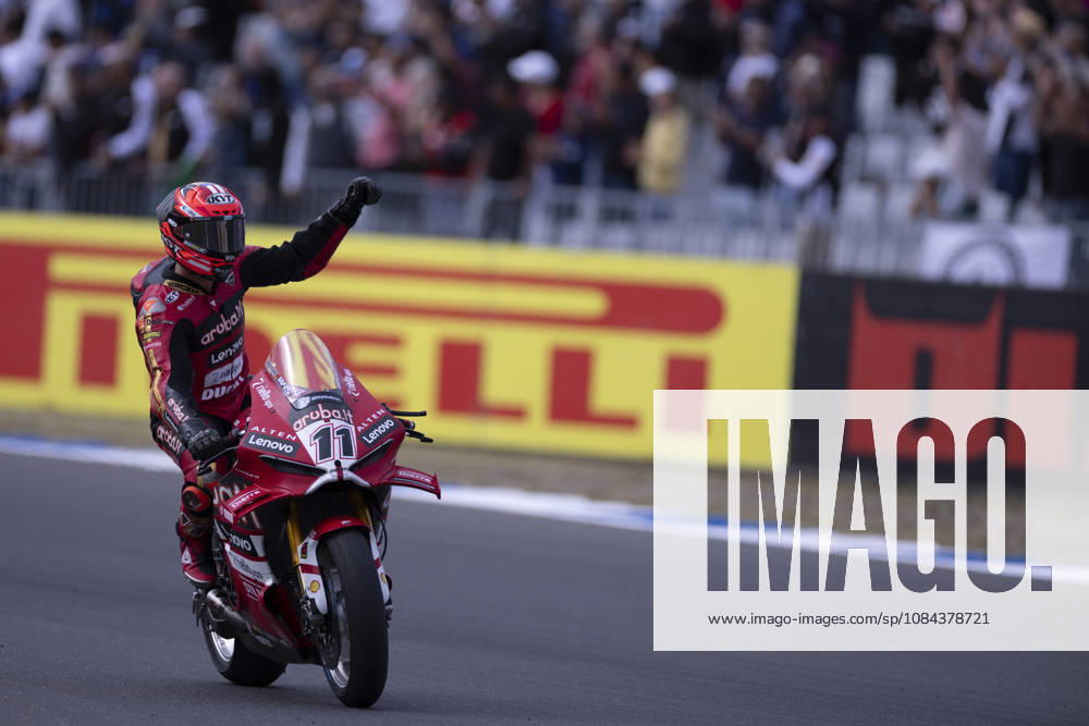 ESTORIL, PORTUGAL - OCTOBER 11: Nicolo Bulega of Italy and Aruba.it Racing - Ducati competes during the Superpole Race during day three of the World Superbikes Estoril Round at Circuito Estoril on October 11, 2026 in Estoril, Portugal Cascais Portugal - ZUMAl192 20261011_zsp_l192_032