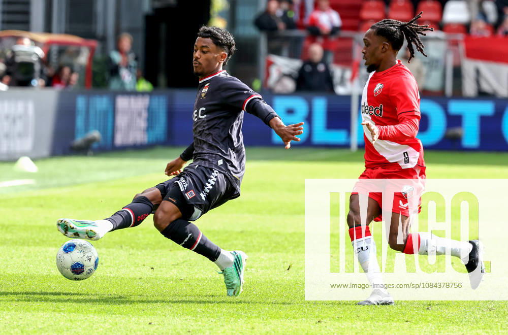 UTRECHT - Willem II forward Jaden Slory with FC Utrecht midfielder Arthur Zagre during the Vriendenloterij Eredivisie match between FC Utrecht and Willem II at Stadion Galgenwaard on 11 October 2026 in Utrecht, Netherlands. PETER LOUS EYE4IMAGES DeFodi Images -