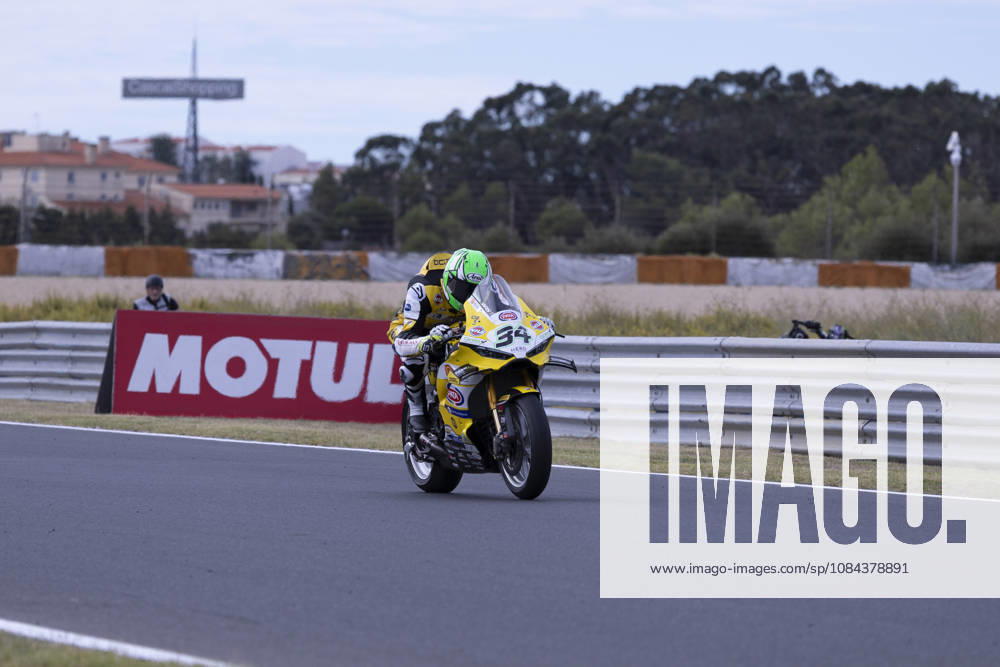 ESTORIL, PORTUGAL - OCTOBER 11: Lorenzo Baldassarri of Italy and Team Goeleven competes during the Superpole Race during day three of the World Superbikes Estoril Round at Circuito Estoril on October 11, 2026 in Estoril, Portugal Cascais Portugal - ZUMAl192 20261011_zsp_l192_043
