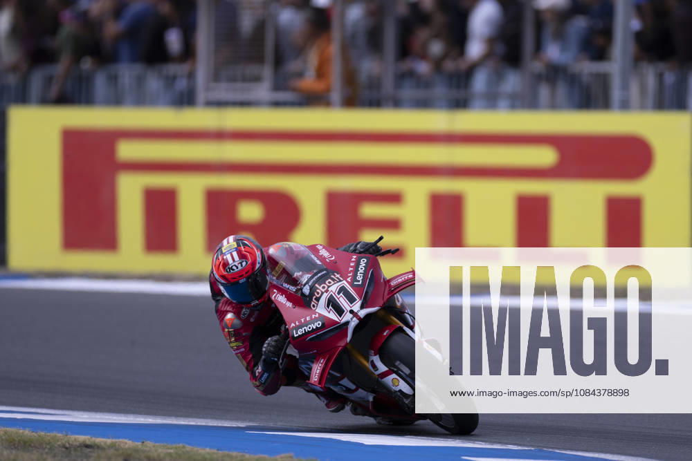 ESTORIL, PORTUGAL - OCTOBER 11: Nicolo Bulega of Italy and Aruba.it Racing - Ducati competes during the Superpole Race during day three of the World Superbikes Estoril Round at Circuito Estoril on October 11, 2026 in Estoril, Portugal Cascais Portugal - ZUMAl192 20261011_zsp_l192_046