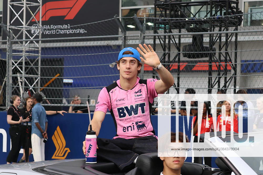 2026 Formula 1 Singapore Grand Prix SINGAPORE - OCTOBER 11: Alpine driver Franco Colapinto during the Drivers Parade at the Formula One Grand Prix of Singapore, at the Marina Bay Street Circuit in Singapore, on October 11, 2026. The upcoming main race will span 62 laps, with drivers competing in intense tropical heat and extreme humidity on a track featuring a relentless layout of 19 corners and minimal straightaways. Daniel Ceng Anadolu Singapore Singapore. Editorial use only. Please get in touch for any other usage.