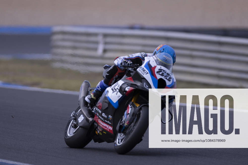 ESTORIL, PORTUGAL - OCTOBER 11: Miguel Oliveira of Portugal and Rokit BMW Motored WorldSBK Team competes during the Superpole Race during day three of the World Superbikes Estoril Round at Circuito Estoril on October 11, 2026 in Estoril, Portugal Cascais Portugal - ZUMAl192 20261011_zsp_l192_051