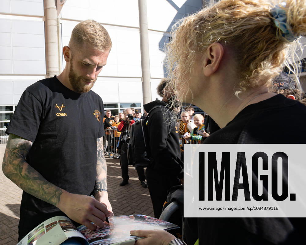 Hull City v Everton Premier League Oliver McBurnie of Hull City arrives at the MKM Stadium, Hull ahead of the Premier League match between Hull City and Everton. 11 10 2026 UK Newspapers OUT