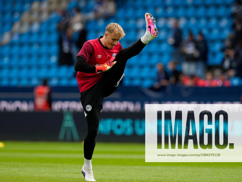 Jonas Thomas Kersken (DSC Arminia Bielefeld, 1) waermt sich vor dem Spiel auf. GER, VfL Bochum 1848 vs DSC Arminia Bielefeld, 2. Bundesliga, 7. Spieltag, Saison 2026-27, Vonovia Ruhrstadion, Bochum, 11.10.2026 DFL REGULATIONS PROHIBIT ANY USE OF PHOTOGRAPHS AS IMAGE SEQUENCES AND OR QUASI-VIDEO VfL Bochum 1848 vs DSC Arminia Bielefeld, 2. Bundesliga, 7. Spieltag, Saison 2026-27, 11.10.2026 Bochum