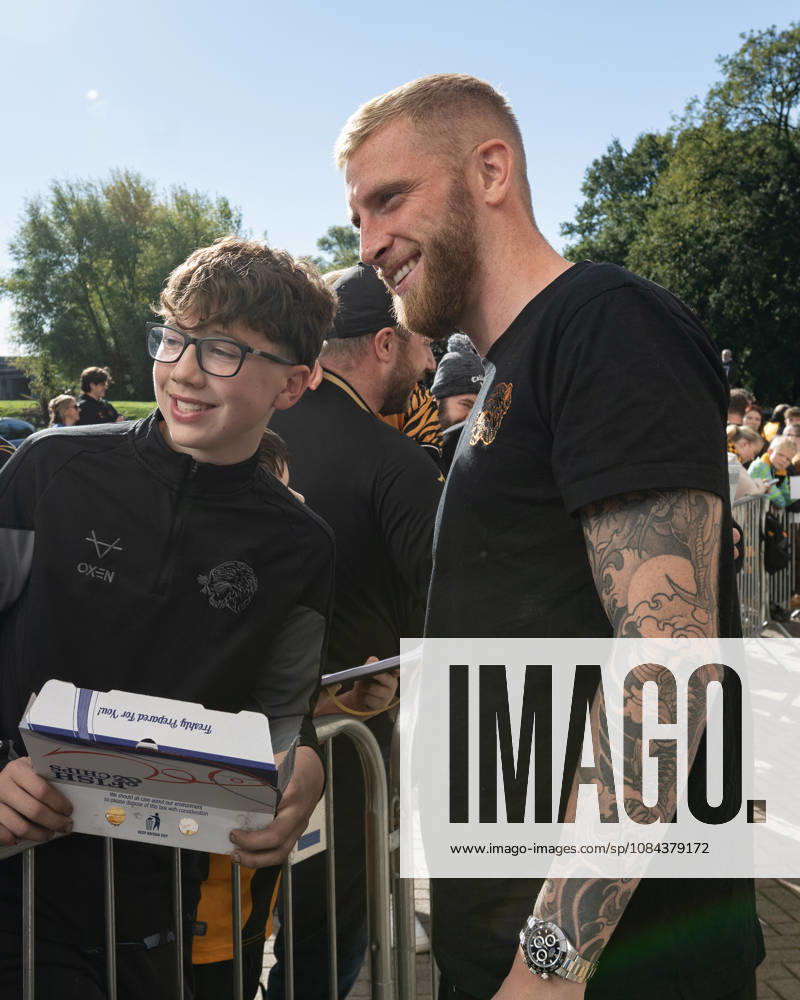 Hull City v Everton Premier League Oliver McBurnie of Hull City arrives at the MKM Stadium, Hull ahead of the Premier League match between Hull City and Everton. 11 10 2026 UK Newspapers OUT