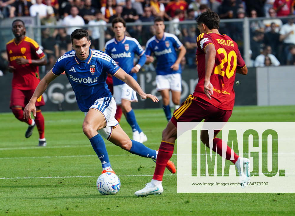Foto IPP Albano Angilletta Como 11 10 2026 Calcio Campionato di serie A 2026 2027 Como - Roma nella foto: Douvokas Anastasios e Nahuel Molina Italy Photo Press World Copyright italy ITALY