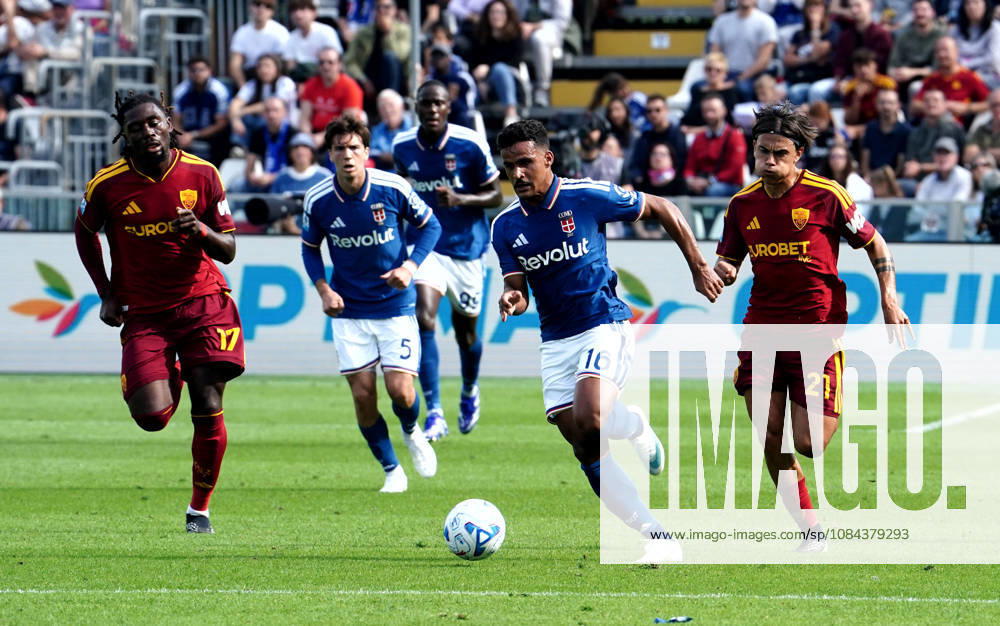 Foto IPP Albano Angilletta Como 11 10 2026 Calcio Campionato di serie A 2026 2027 Como - Roma nella foto: Assane Diao e Paulo Dybala Italy Photo Press World Copyright italy ITALY