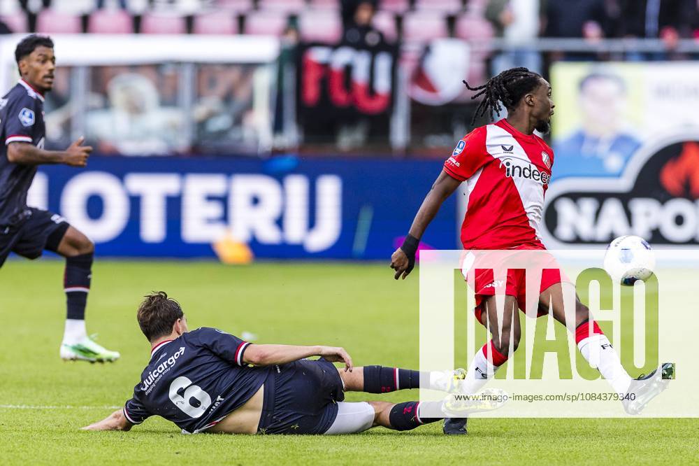 , stadium De Galgenwaard , season 2026 2027 , Dutch Eredivisie football , match between FC Utrecht and Willem II , picture shows Willem II player Calvin Twigt , Utrecht player Arthur Zagre Utrecht - Willem II x208161449x