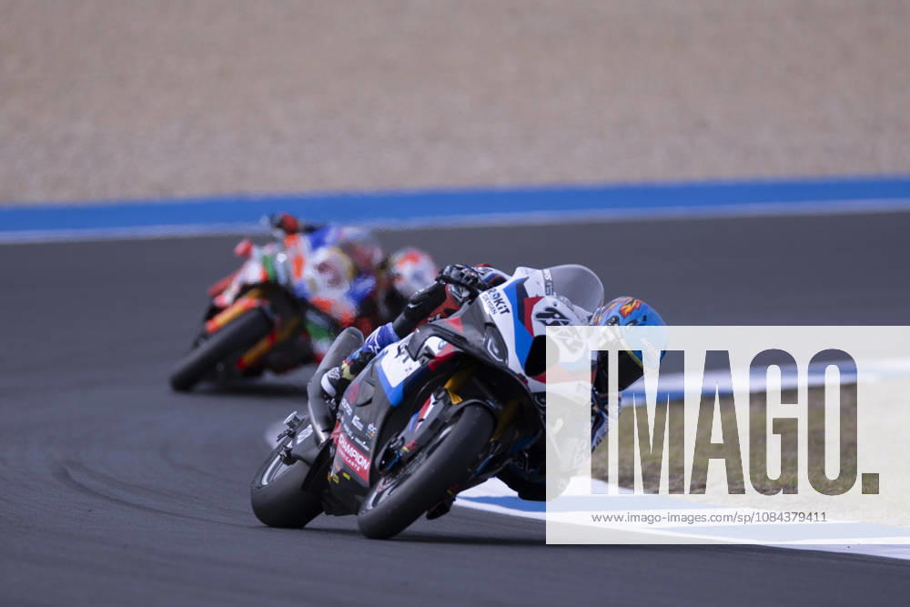 ESTORIL, PORTUGAL - OCTOBER 11: Miguel Oliveira of Portugal and Rokit BMW Motored WorldSBK Team competes during the Superpole Race during day three of the World Superbikes Estoril Round at Circuito Estoril on October 11, 2026 in Estoril, Portugal Cascais Portugal - ZUMAl192 20261011_zsp_l192_079