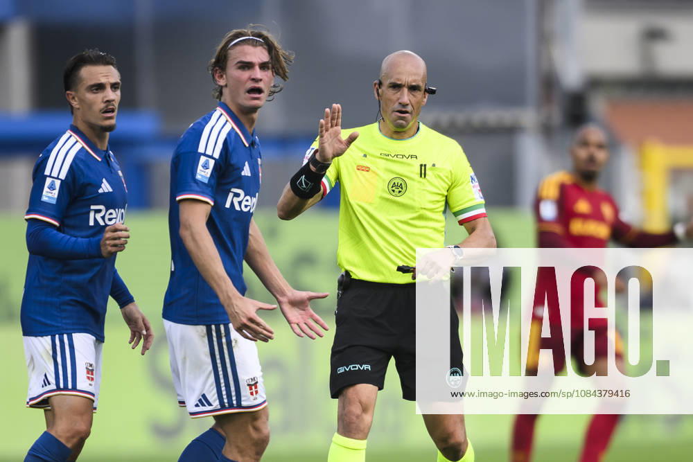 Como 1907 v AS Roma - Serie A The referee Michael Fabbri (C) reacts as Maxence Caqueret and Nico Paz of Como 1907 protest during the Serie A football match between Como 1907 and AS Roma. Como Italy