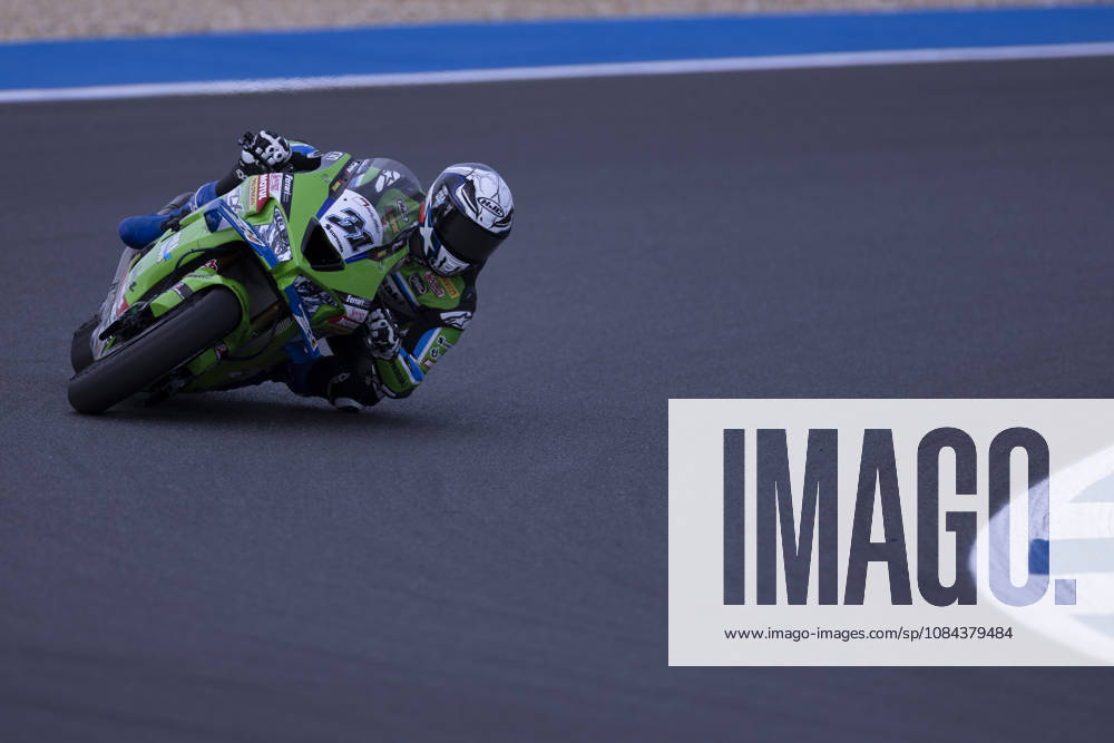 ESTORIL, PORTUGAL - OCTOBER 11: Garrett Gerloff of Great-Britain and Kawasaki WorldSBK Team competes during the Superpole Race during day three of the World Superbikes Estoril Round at Circuito Estoril on October 11, 2026 in Estoril, Portugal Cascais Portugal - ZUMAl192 20261011_zsp_l192_087